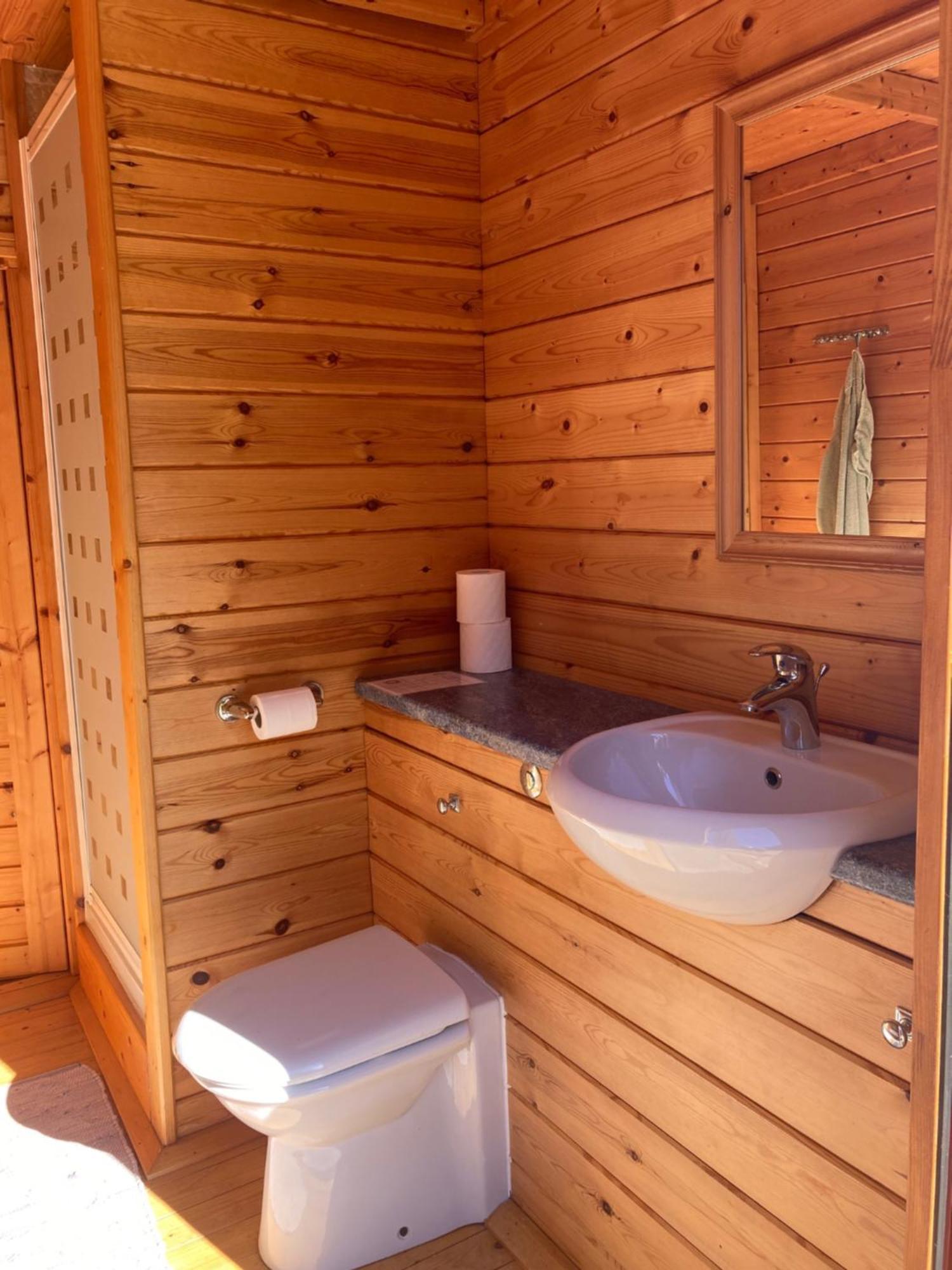 Exclusive 2 Bedroom Apartment With Summer House And Hot Tub Дейвънтри Екстериор снимка