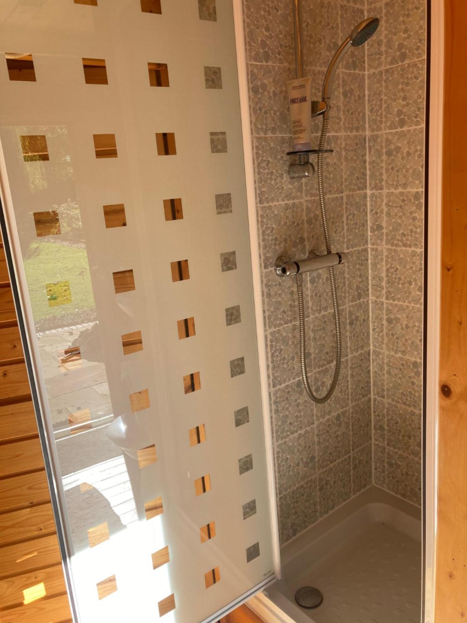 Exclusive 2 Bedroom Apartment With Summer House And Hot Tub Дейвънтри Екстериор снимка