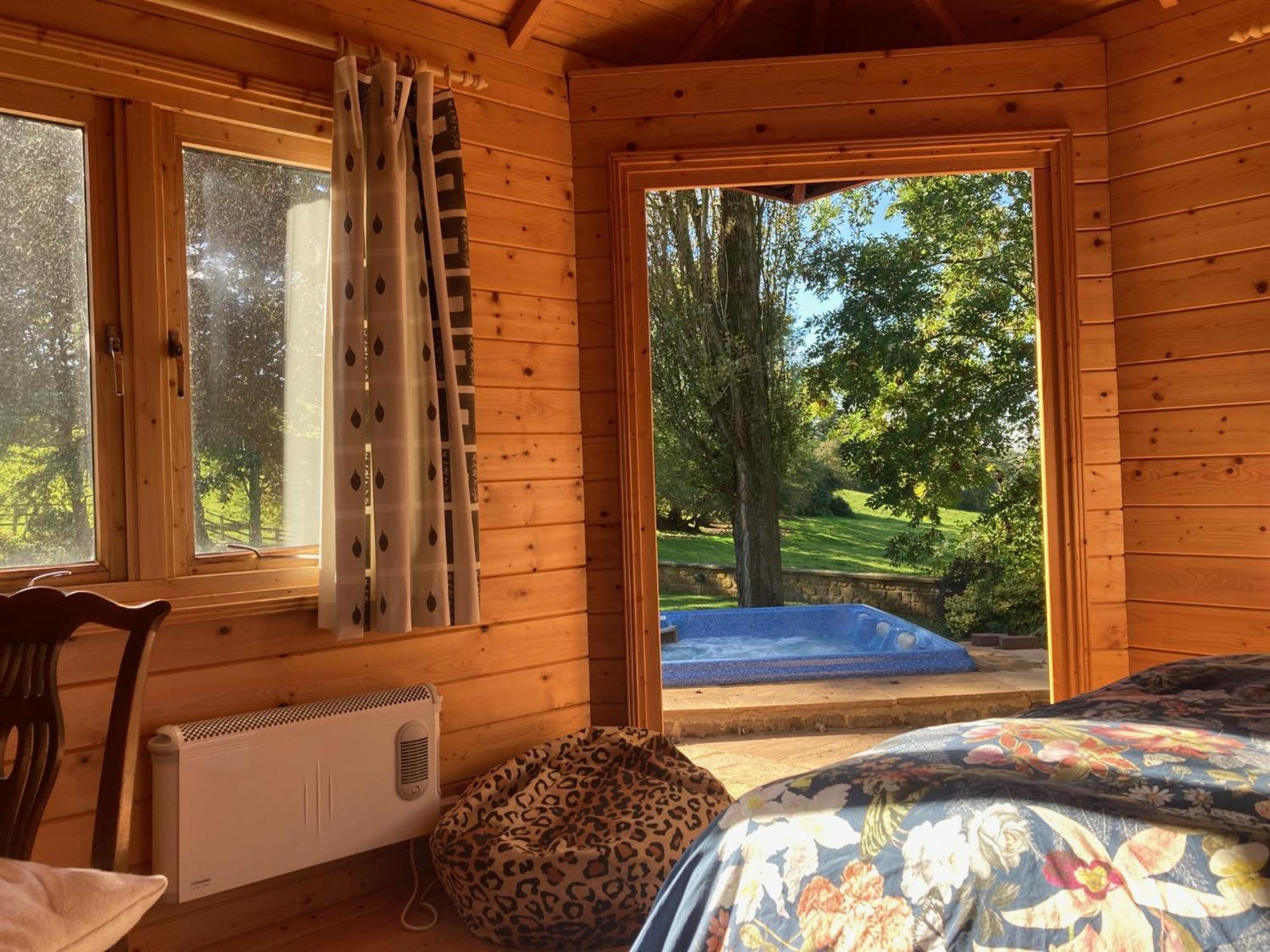 Exclusive 2 Bedroom Apartment With Summer House And Hot Tub Дейвънтри Екстериор снимка