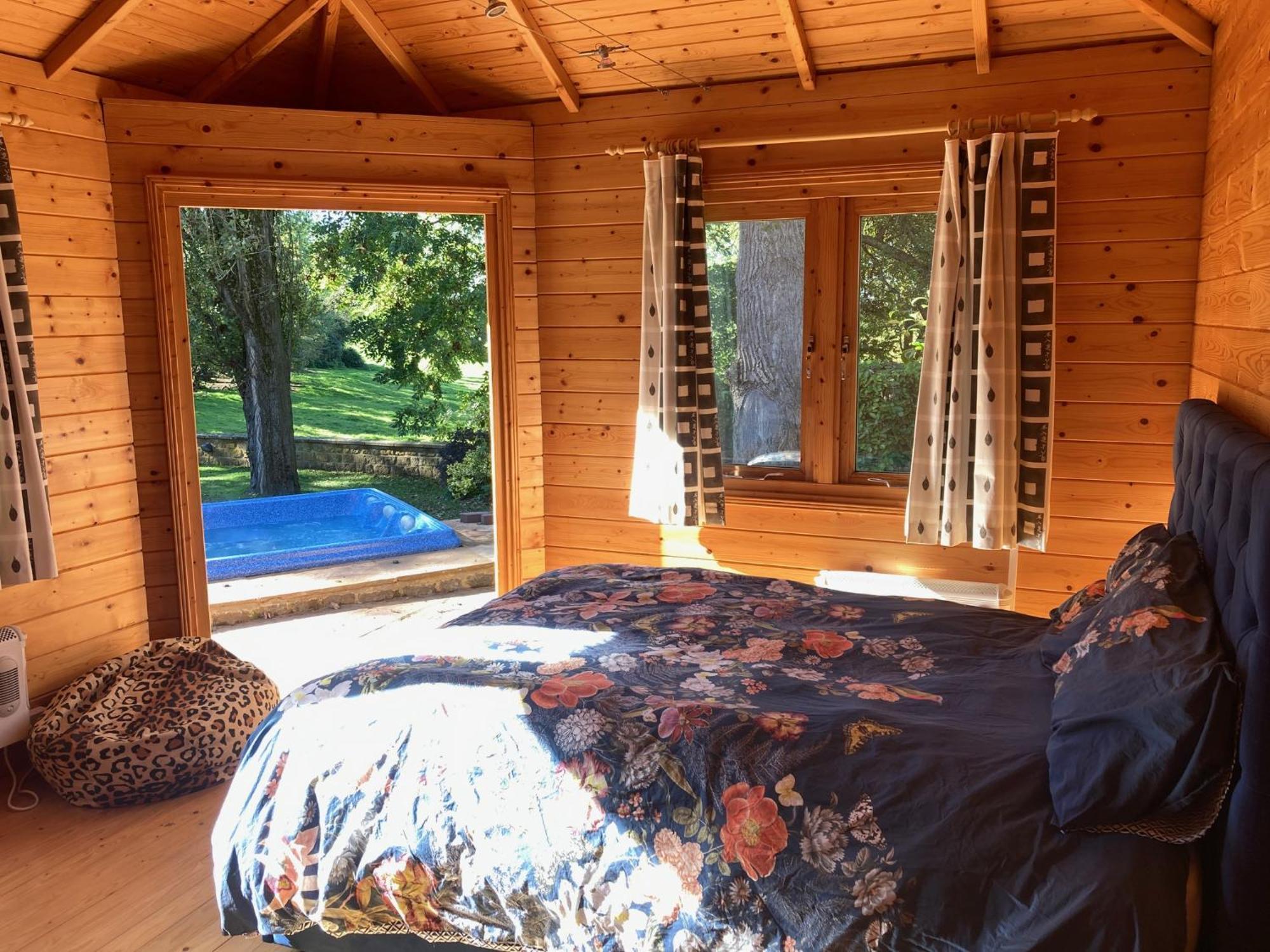 Exclusive 2 Bedroom Apartment With Summer House And Hot Tub Дейвънтри Екстериор снимка
