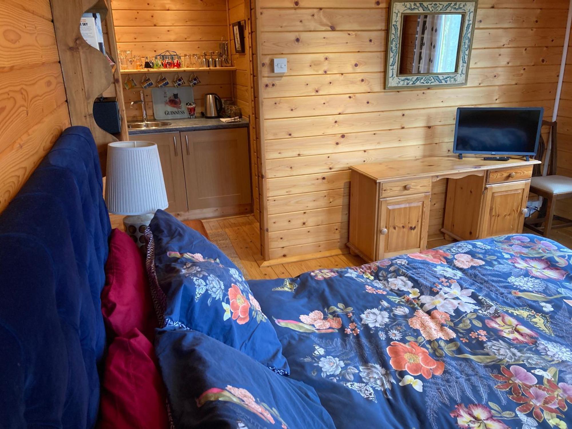 Exclusive 2 Bedroom Apartment With Summer House And Hot Tub Дейвънтри Екстериор снимка